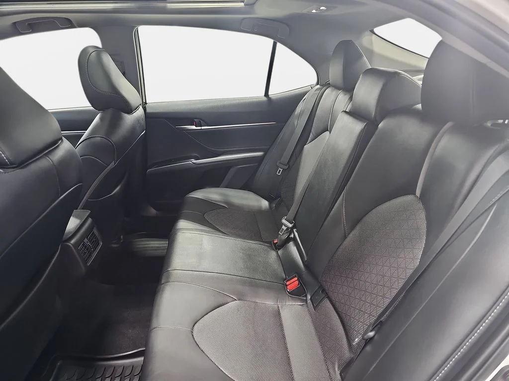 Used 2018 Beige Toyota XSE V6 image 13