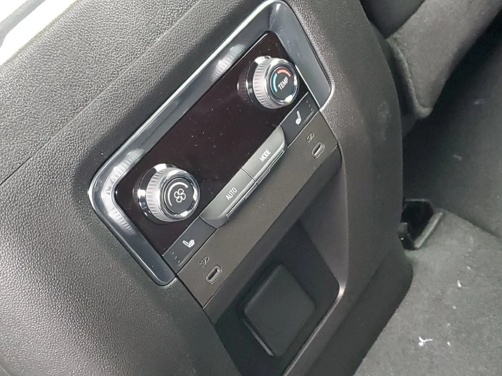 2027 Chevrolet Suburban High Country - Photo 29