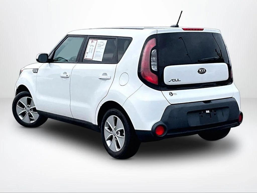 Used 2016 White Kia Base image 14