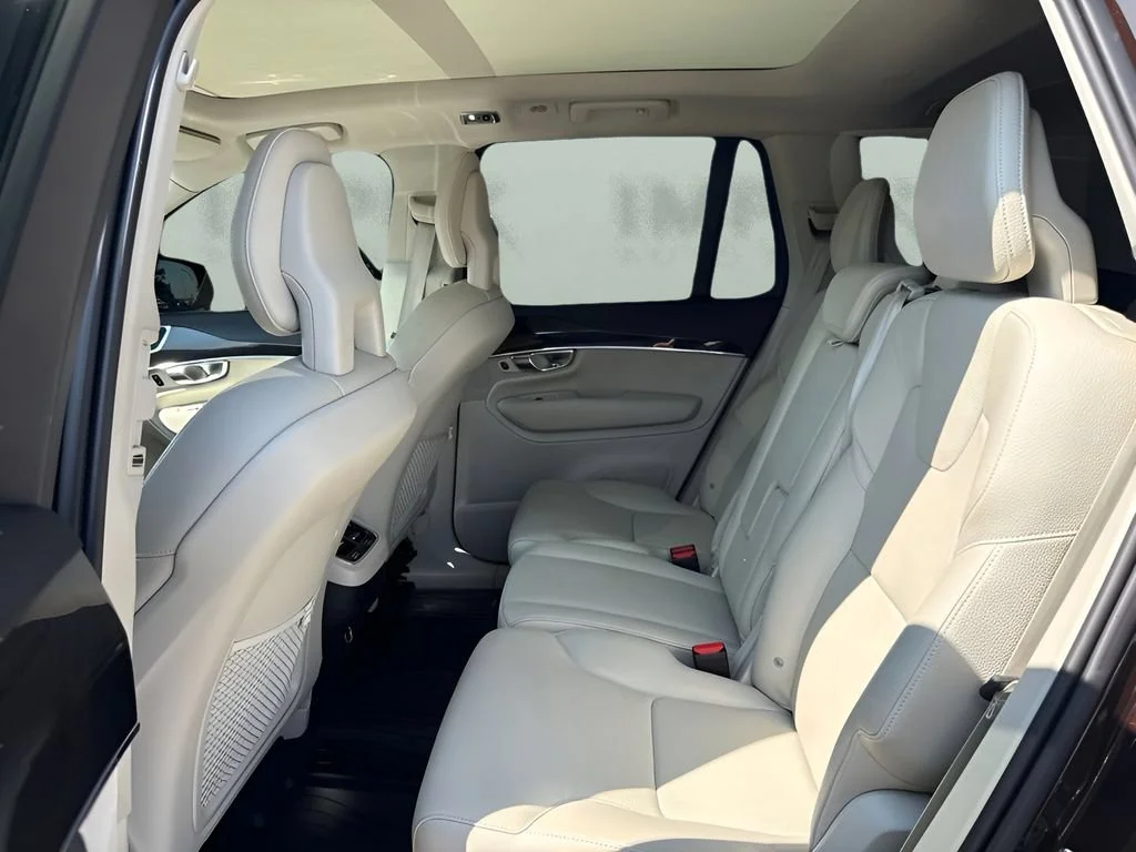 Used 2018  Volvo Momentum image 13