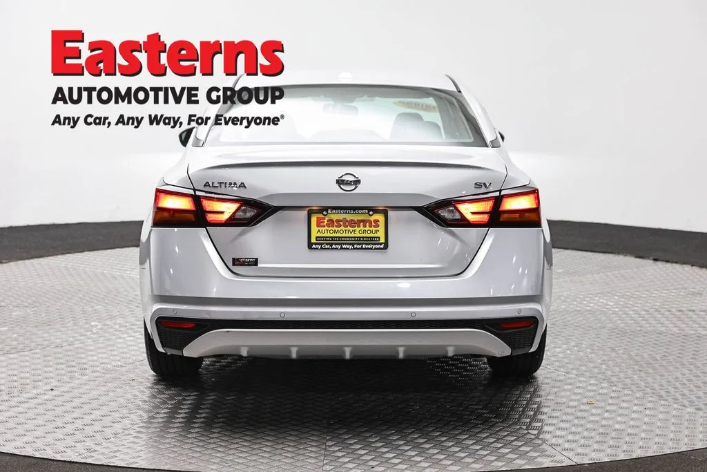 Used 2022 Silver Nissan 2.5 SV image 6