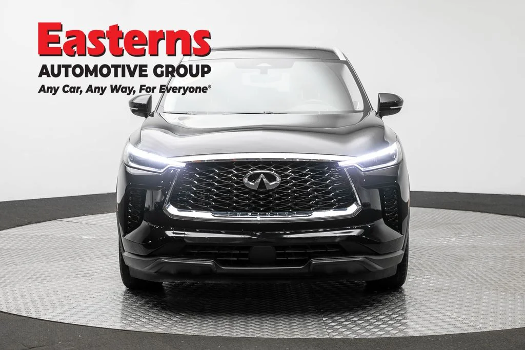 Used 2023 Black INFINITI LUXE image 2