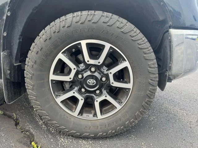 Used 2015 Black Toyota SR5 image 9