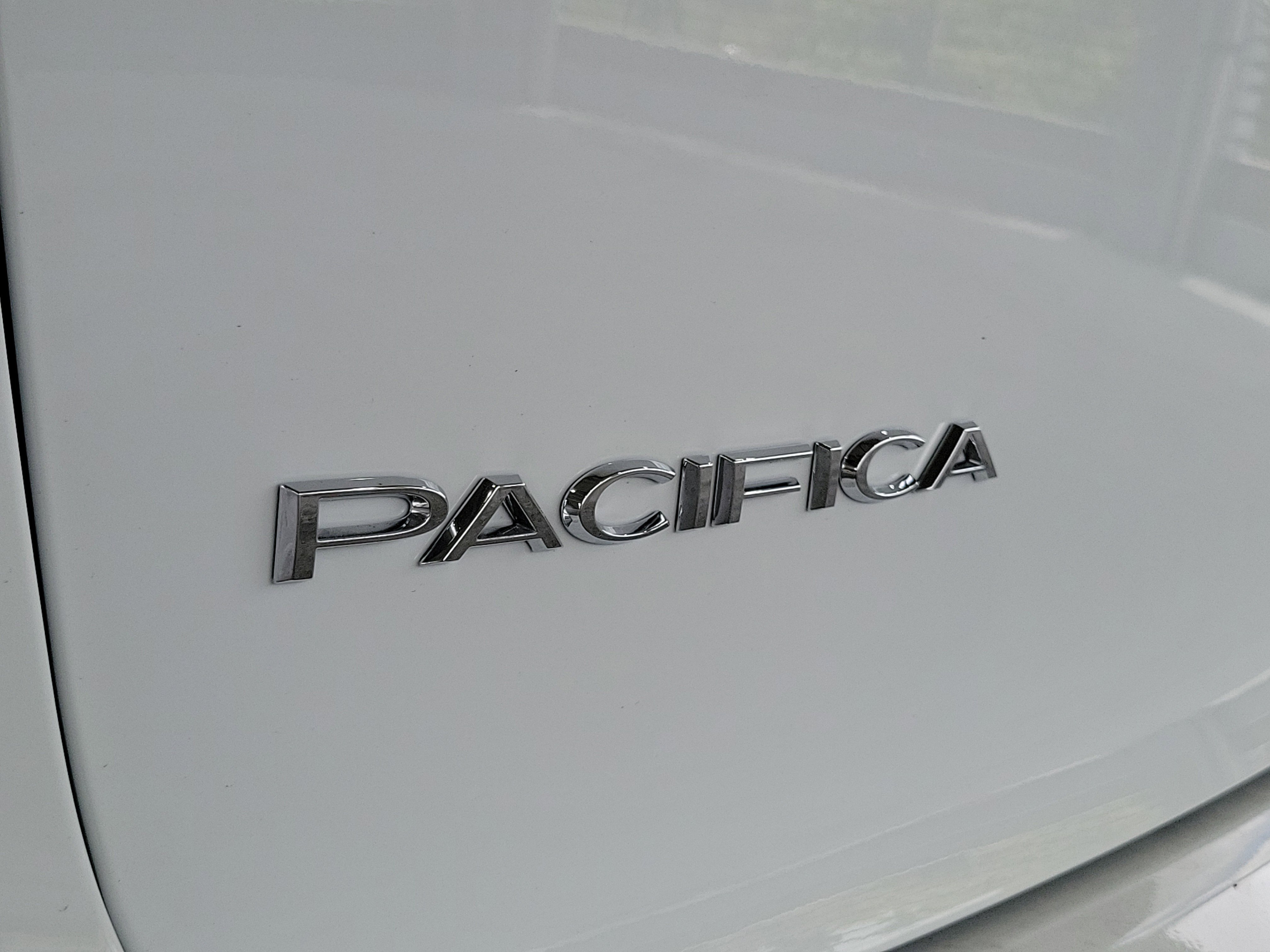 New 2026 Bright White Clear-Coat Exterior Paint Chrysler Select image 5