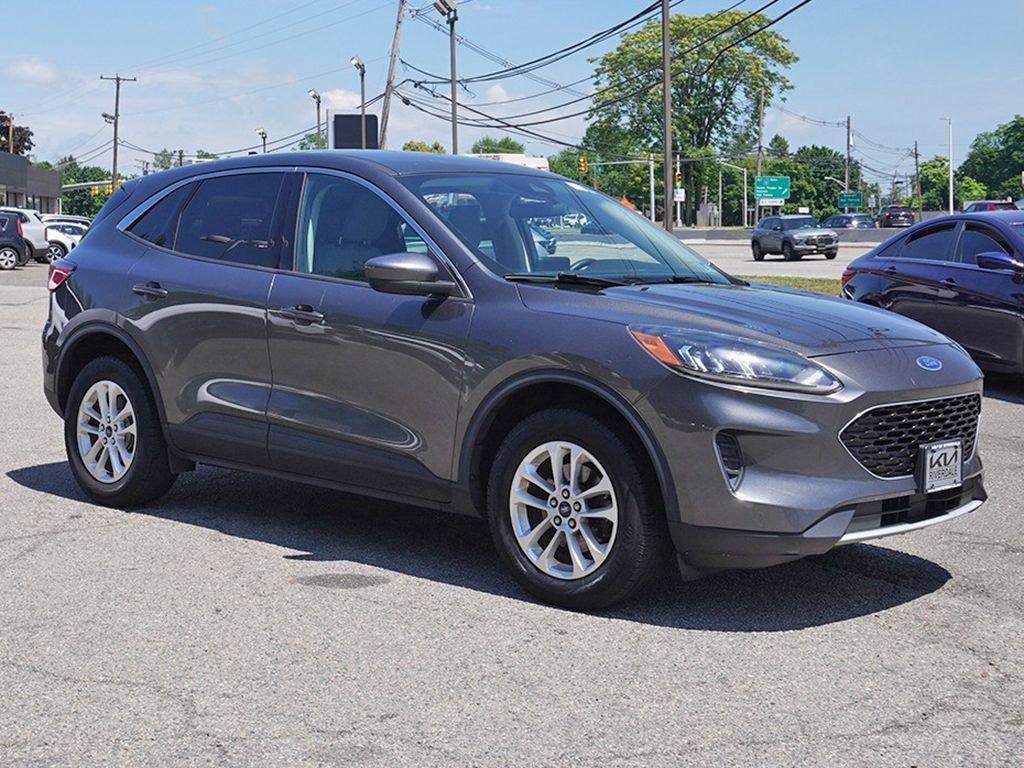 Used 2020 Ford Escape SE with VIN 1FMCU9G6XLUC68949 for sale in Riverdale, NJ