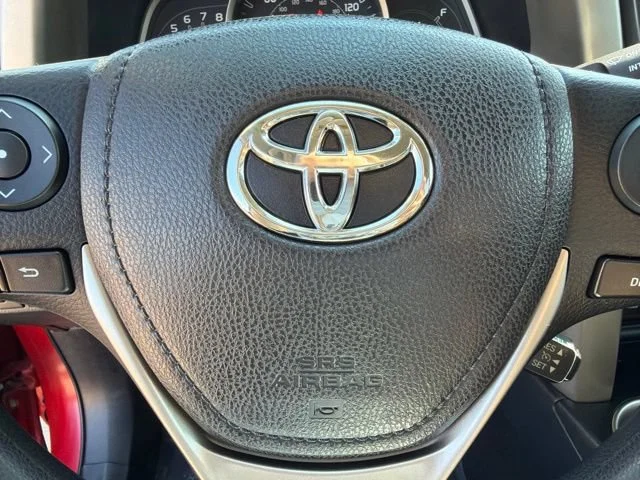 Used 2014 Red Toyota LE image 18