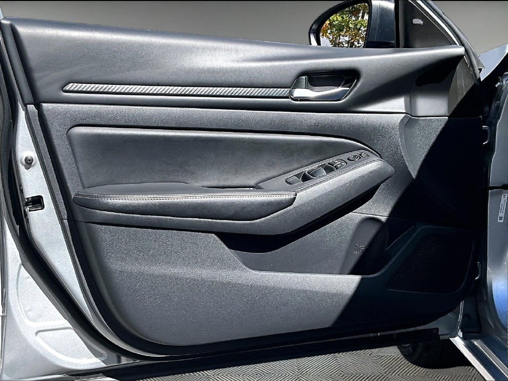 Used 2024 Brilliant Silver Metallic Nissan 2.5 SV image 9