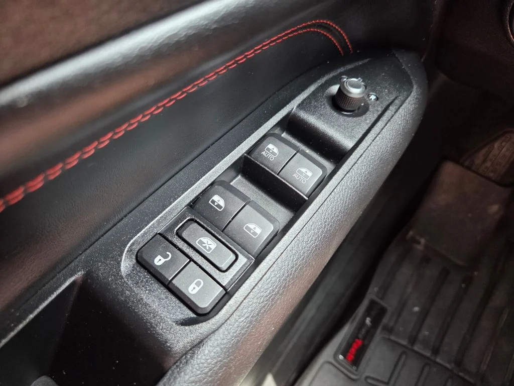 Used 2022 Silver Jeep Trailhawk image 24
