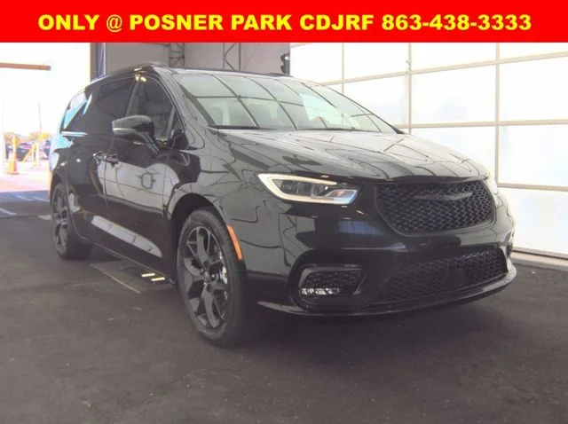 Used 2025 Black Chrysler Limited image 1