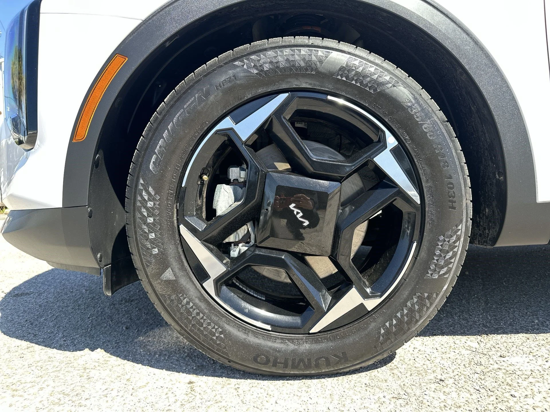 New 2026 Glacial White Pearl Kia  image 11