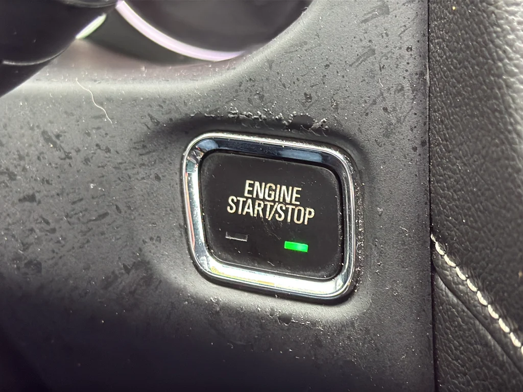 Used 2020 White GMC SLE image 13