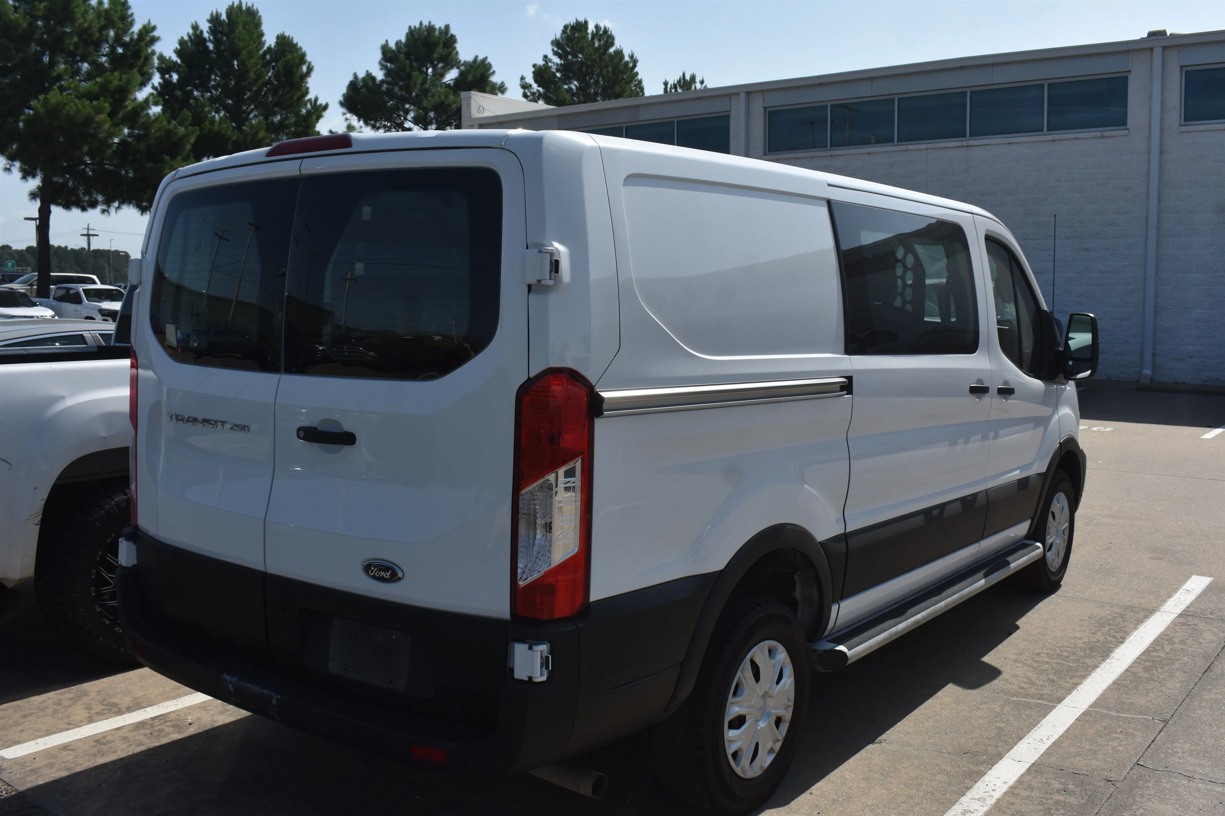Used 2025 WHITE Ford T250 image 5