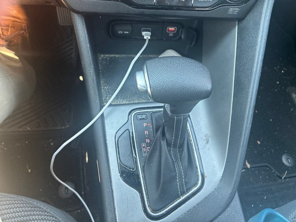 Used 2020 Silky Silver Kia LX image 17