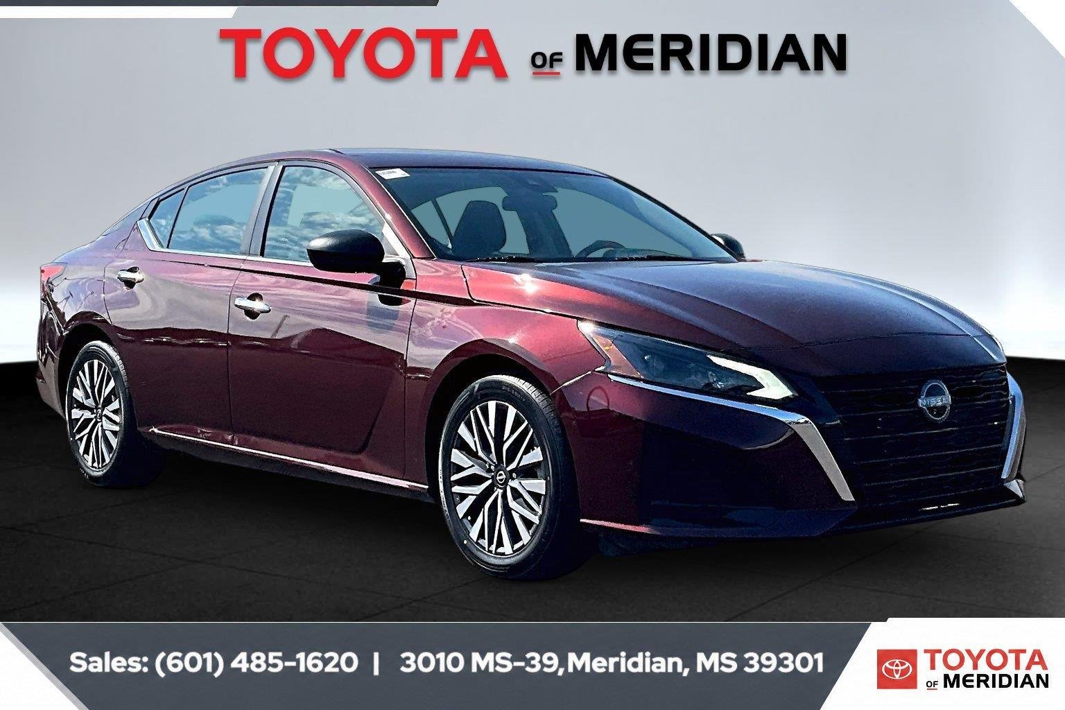 Used 2025 Garnet Pearl Metallic Nissan SV image 1