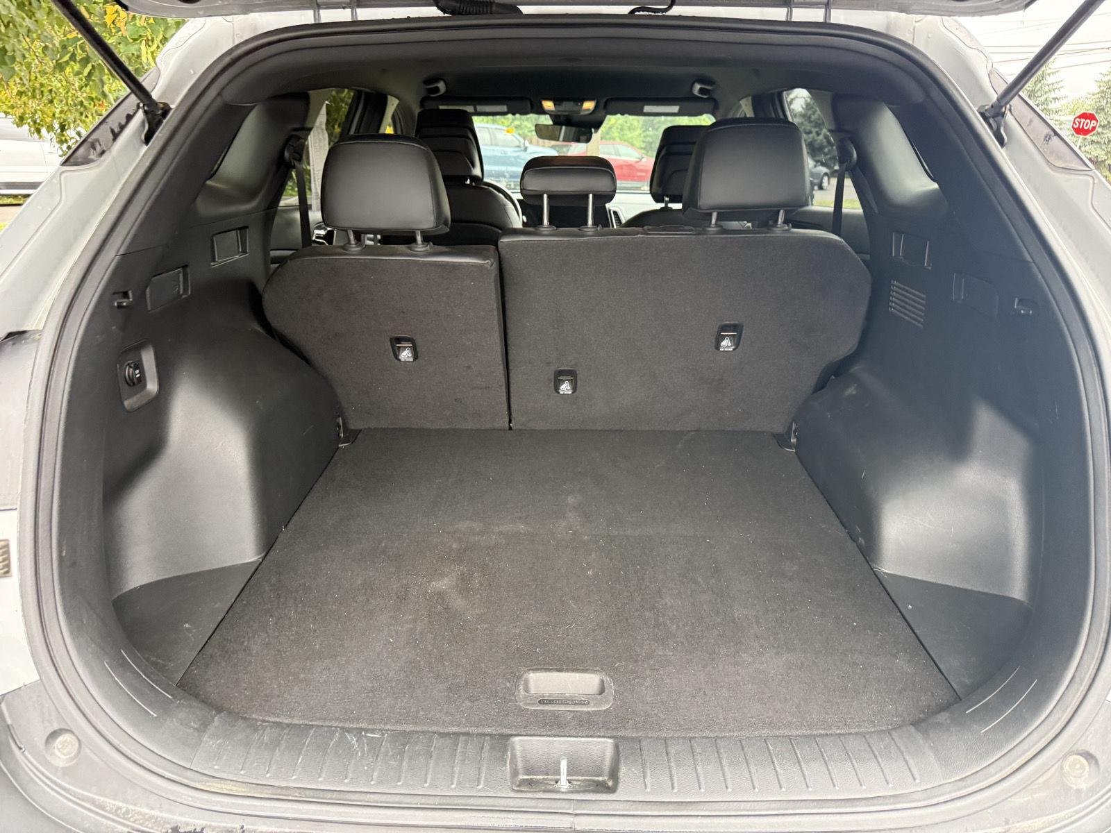 Used 2025 Wolf Gray Kia X-Line image 6