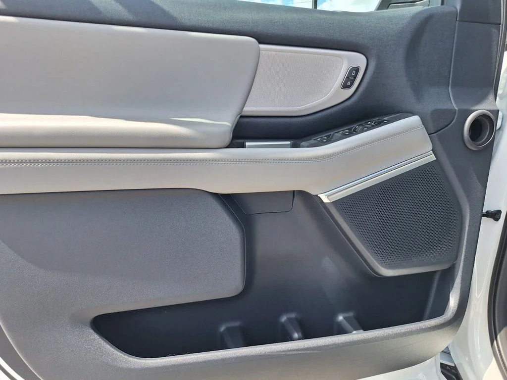New 2027 Star White Metallic Tri-Coat Ford MAX Active image 27