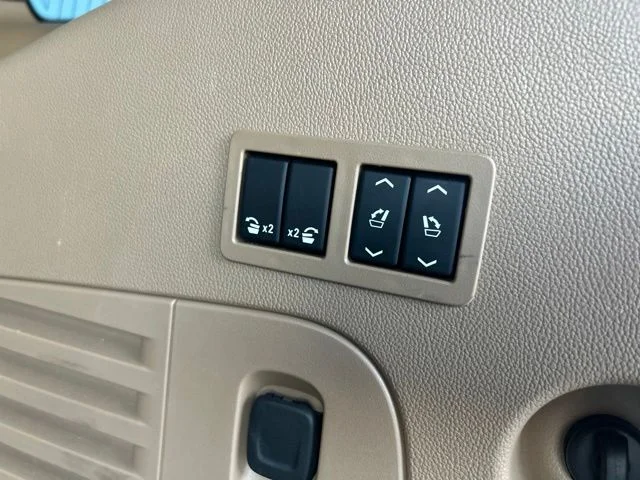 Used 2020 White Cadillac Platinum Edition image 24