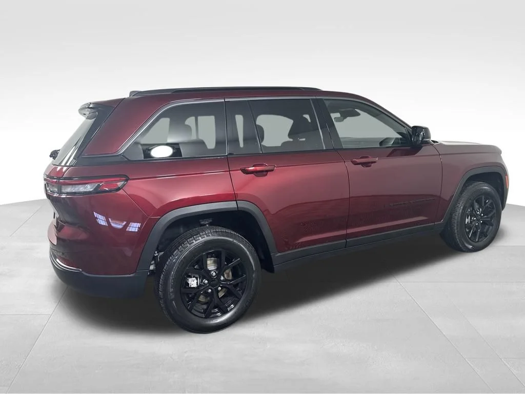 New 2026 Velvet Red Pearl-Coat Exterior Paint Jeep Altitude image 11
