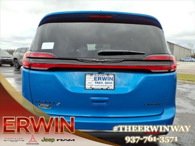 New 2026 Hydro Blue Pearl-Coat Exterior Paint Chrysler Limited image 4
