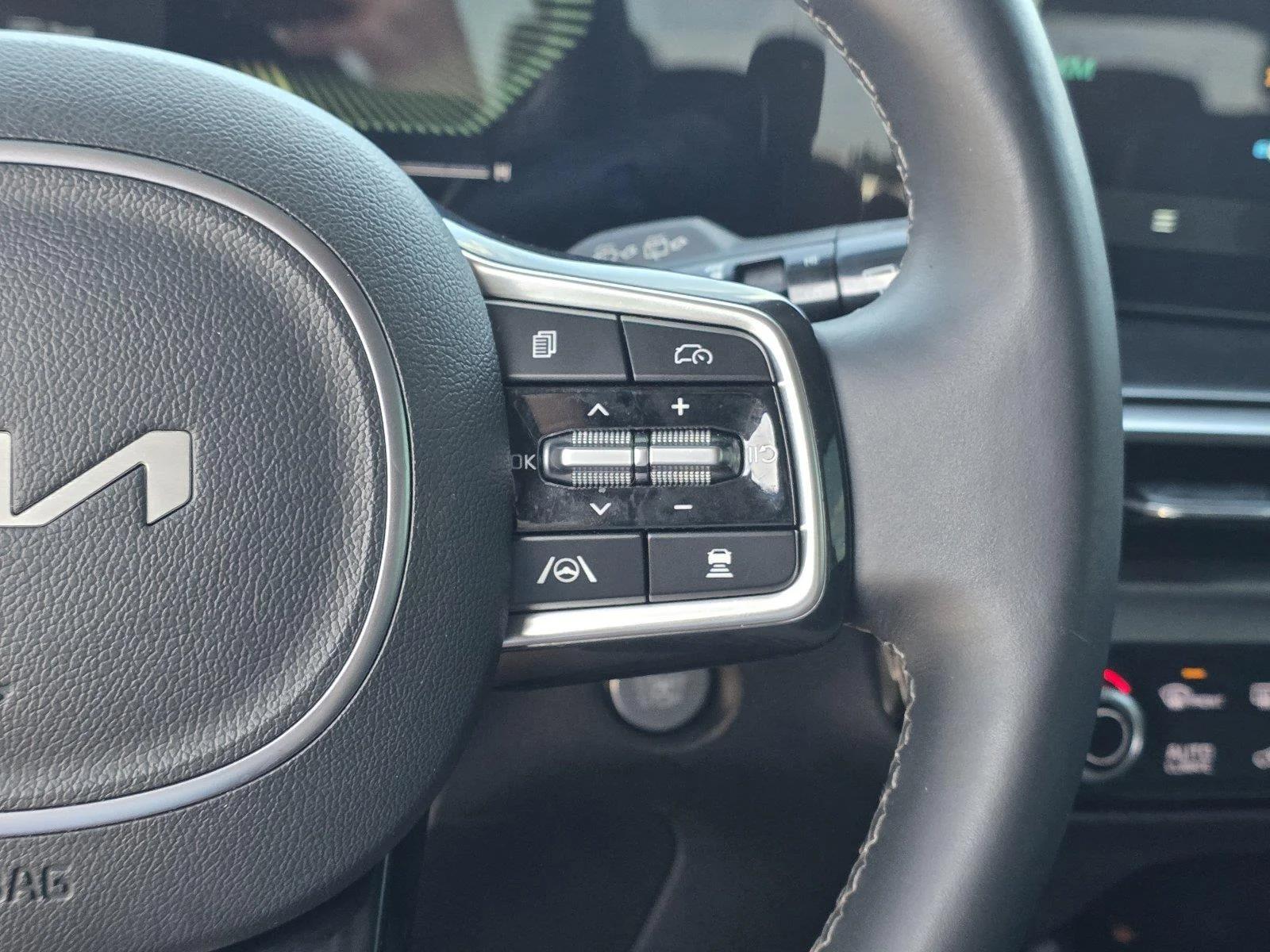 Used 2025 Wolf Gray Kia EX image 13