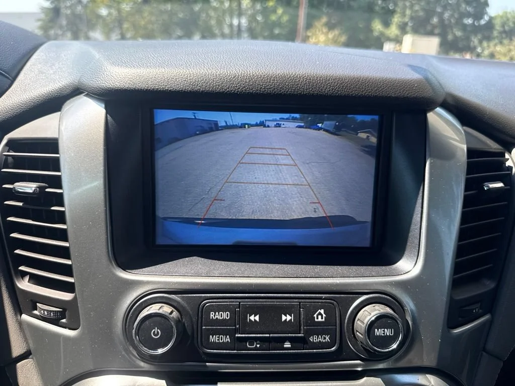 Used 2018 SILVER ICE METALLIC Chevrolet LT image 22