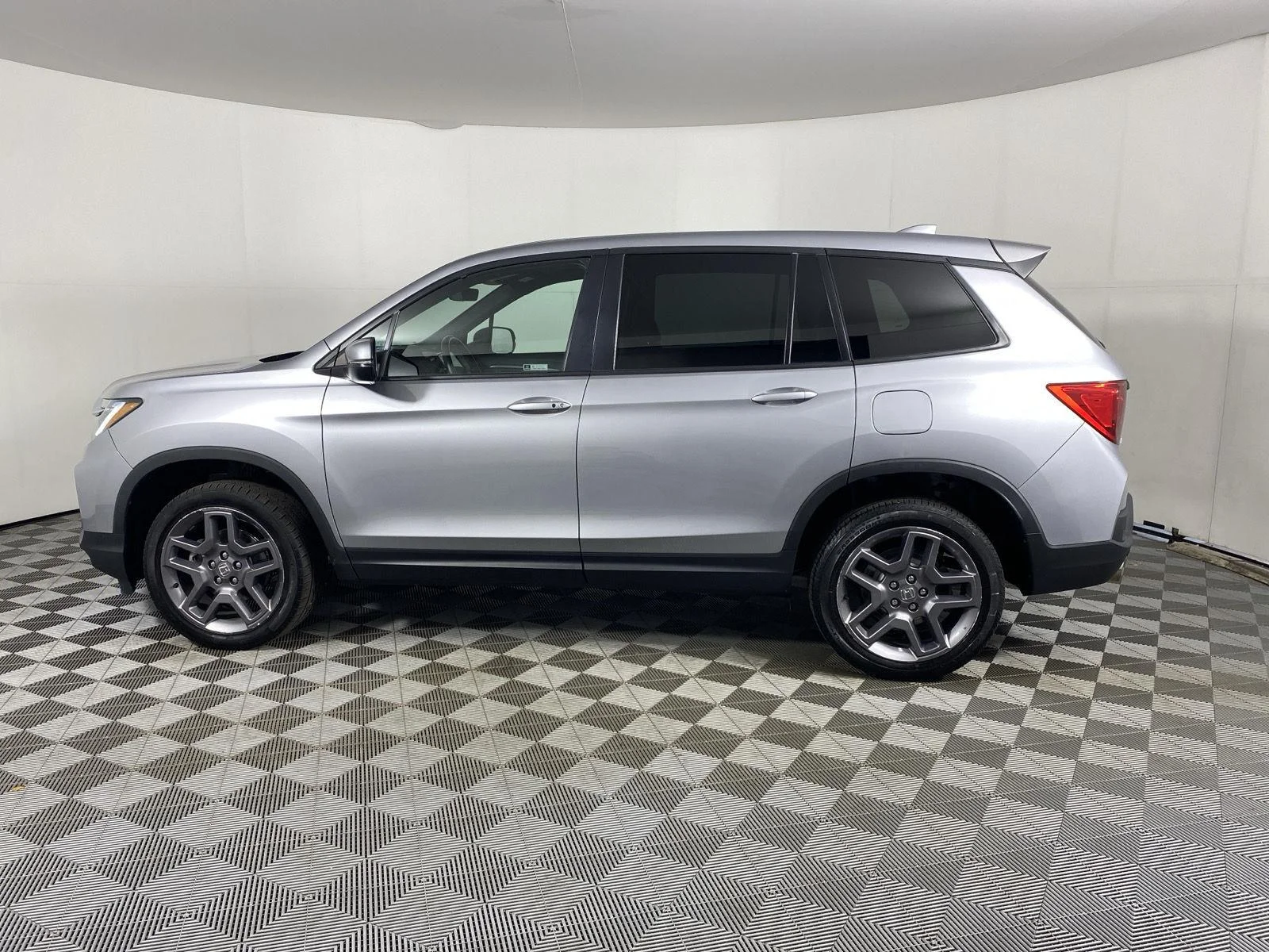 Used 2023 Lunar Silver Metallic Honda EX-L image 4