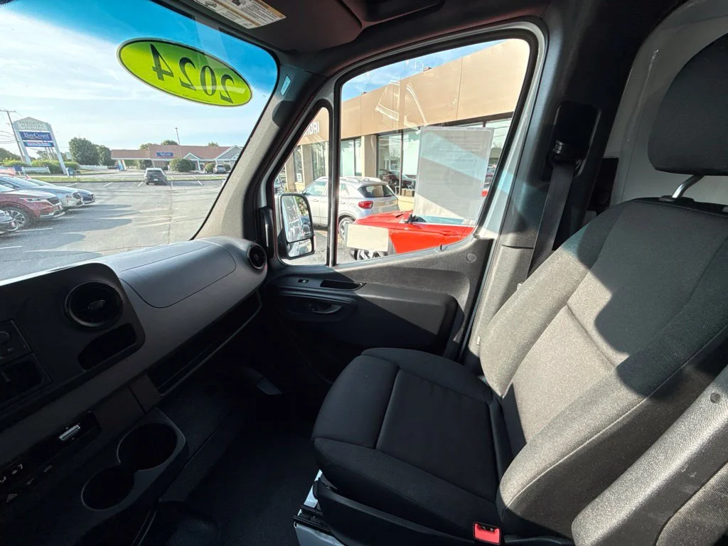 Used 2024 White Mercedes-Benz Cargo 144 WB image 30