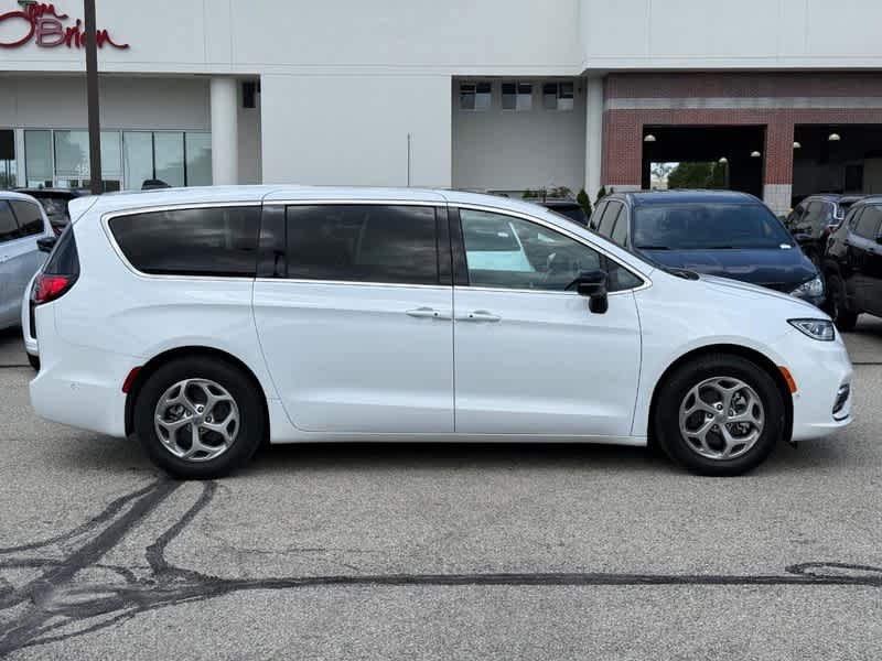 Used 2024 Bright White Clearcoat Chrysler Limited image 2