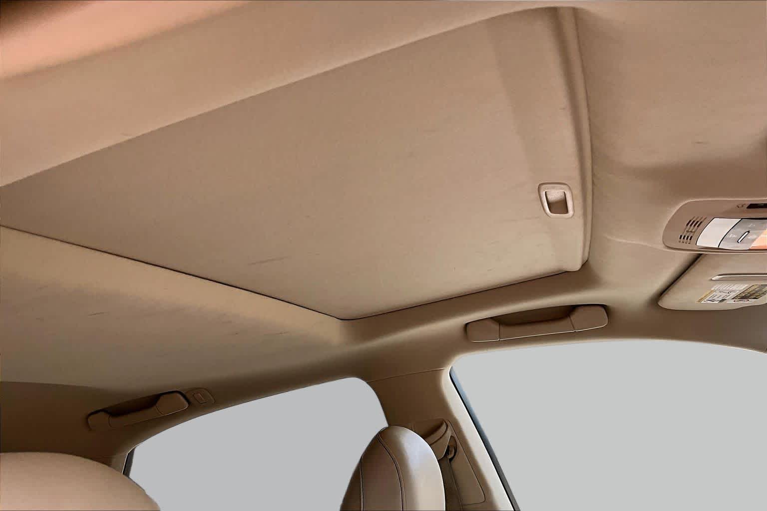 Used 2015 Starfire Pearl Lexus  image 14