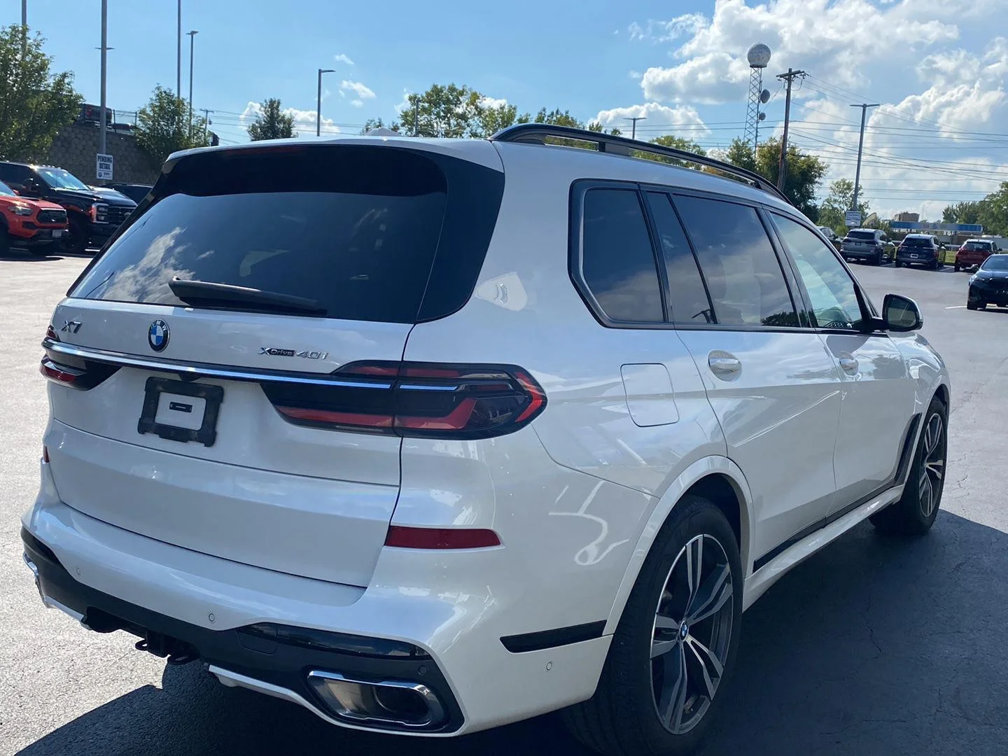 Used 2024 Mineral White Metallic BMW xDrive40i image 4