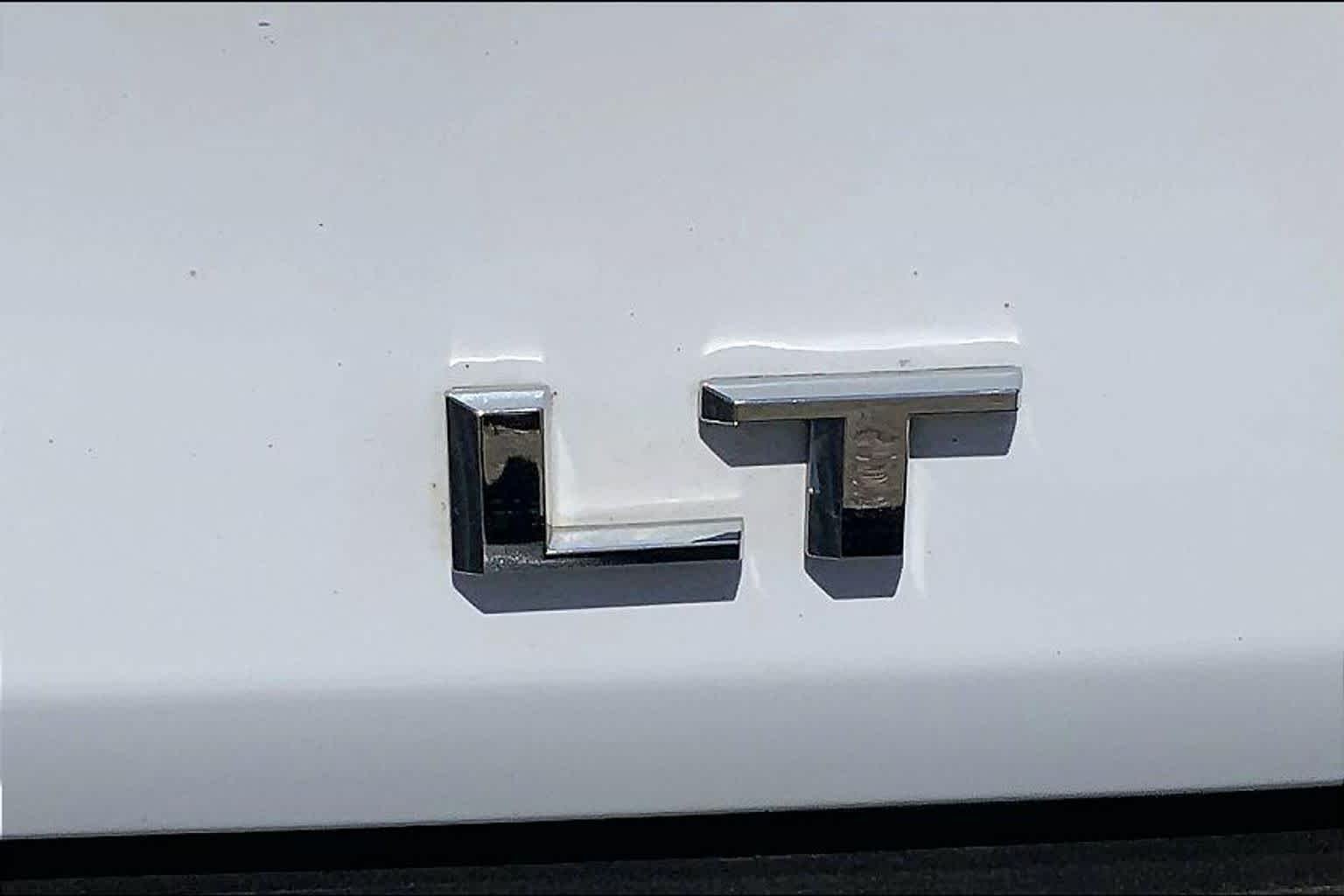 Used 2024 Summit White Chevrolet LT image 10