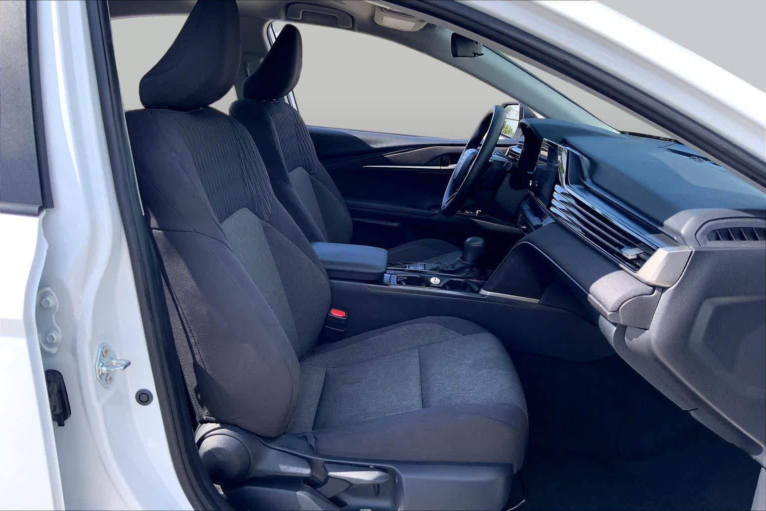 Used 2025 Ice Cap Toyota LE image 9