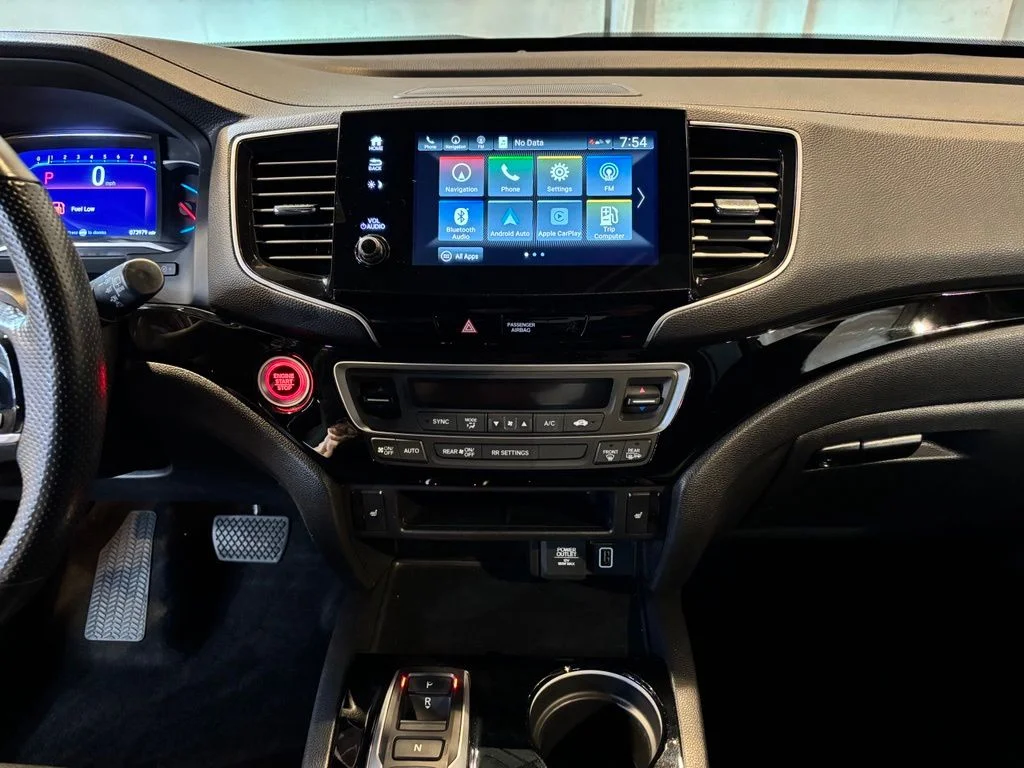 Used 2019 White Diamond Pearl Honda Touring image 16