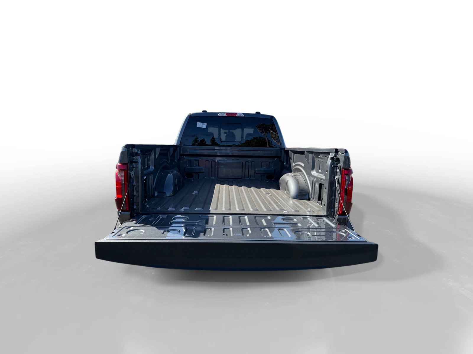 New 2026 Carbonized Gray Metallic Ford XLT image 17