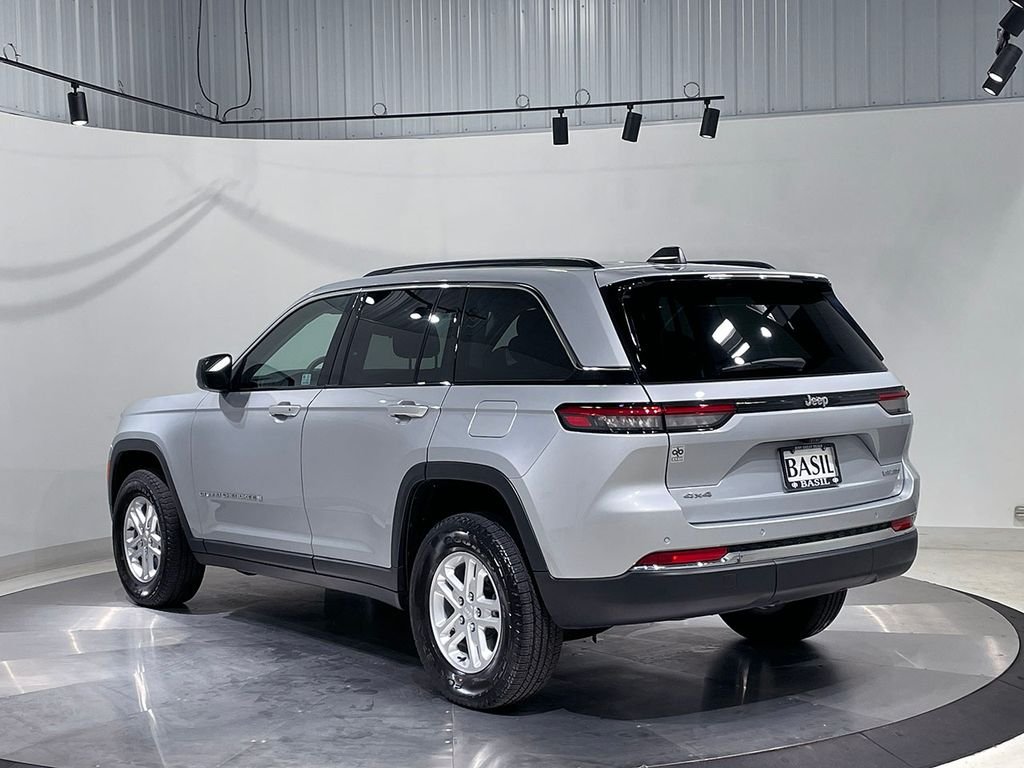Used 2023 Silver Jeep Laredo image 13