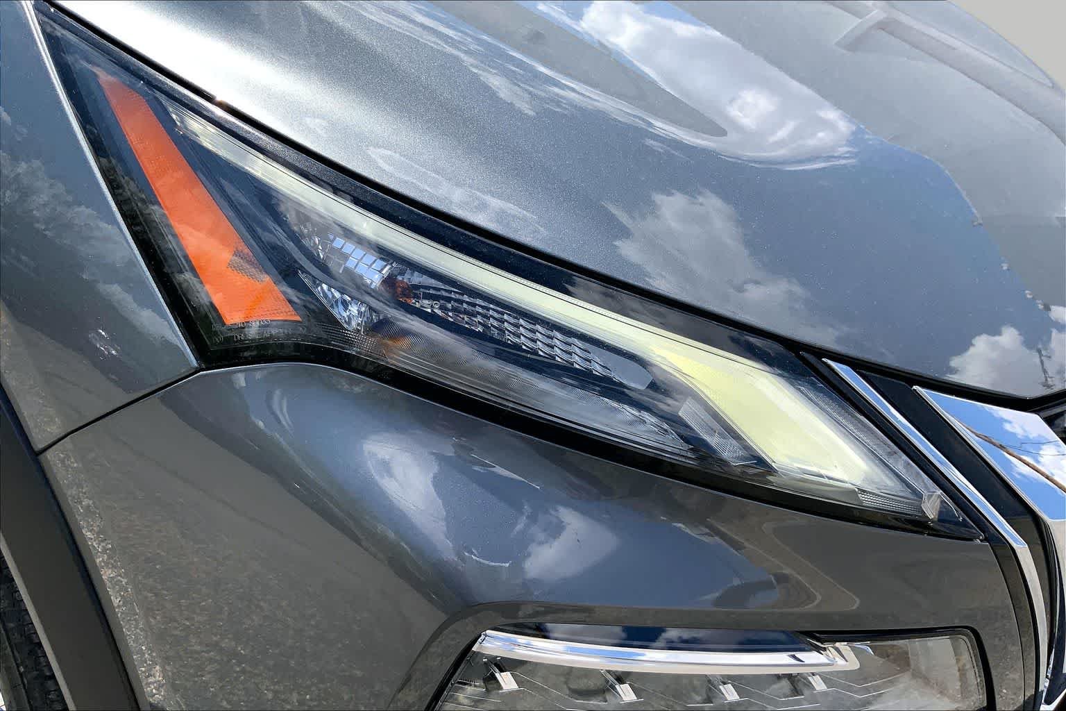 Used 2023 Gun Metallic Nissan SL image 25