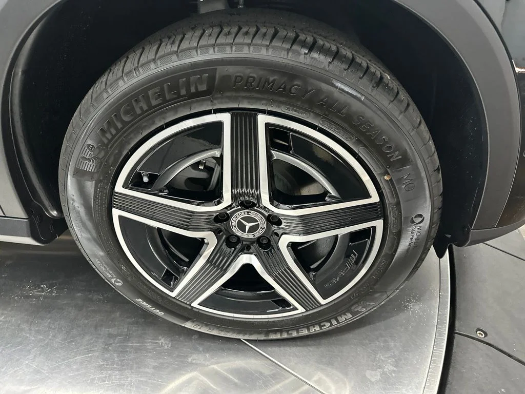 New 2027 Black Mercedes-Benz GLC 300 image 9