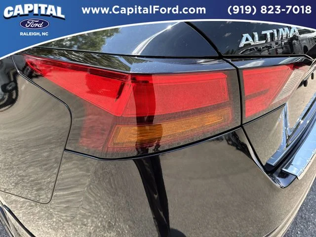 Used 2022 Black Nissan 2.5 SR image 15