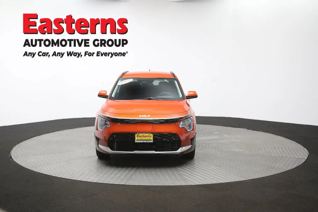 Used 2023 Red Kia Wind image 52