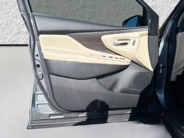 Used 2020 Gun Metallic Nissan Platinum image 23