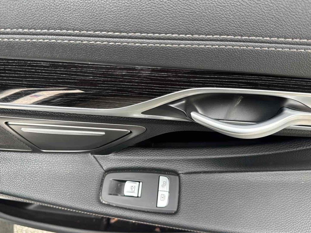Used 2022 Black BMW 740i image 20