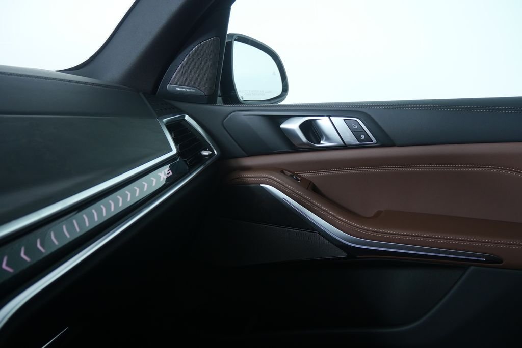 New 2026 Carbon Black Metallic BMW xDrive40i image 23