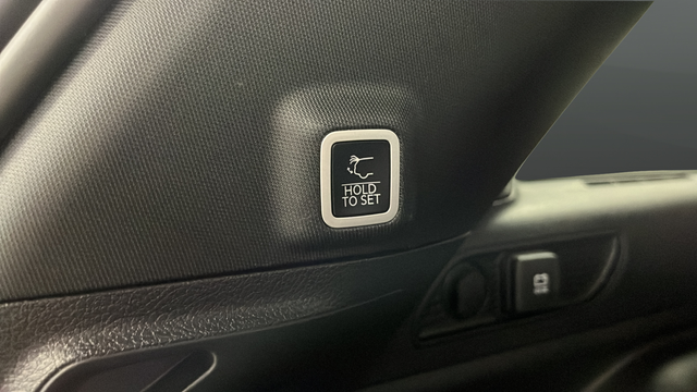 Used 2024 Midnight Sky Jeep Limited image 29