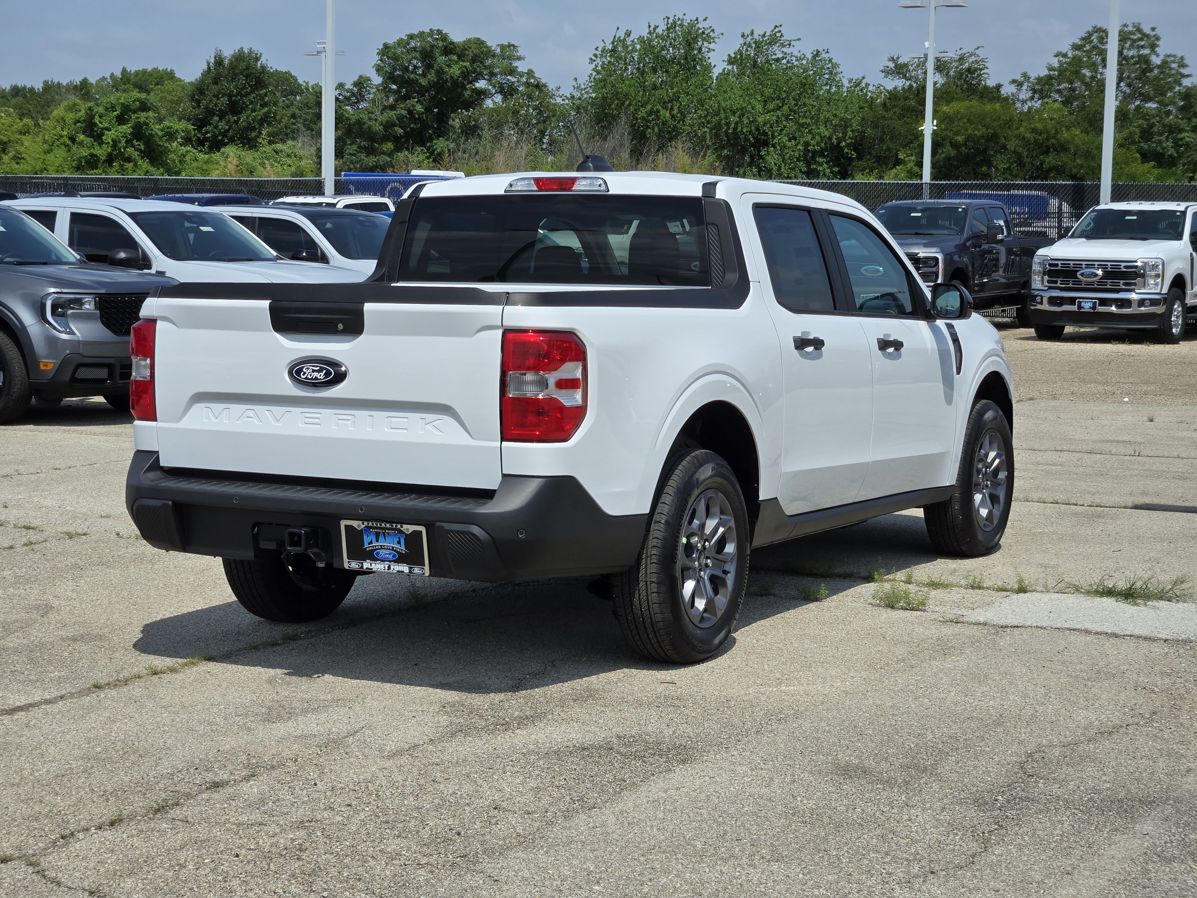New 2026 Oxford White Ford XLT image 4