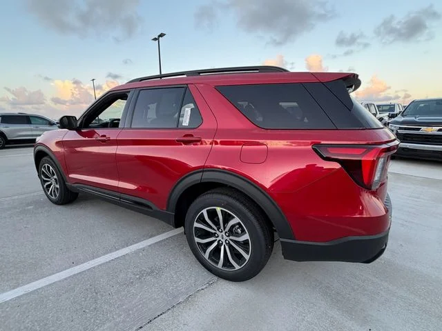 New 2026 Rapid Red Metallic Tinted Clearcoat Ford ST-Line image 9