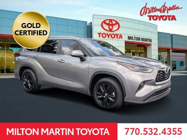Certified Used 2025  Toyota XLE image 1