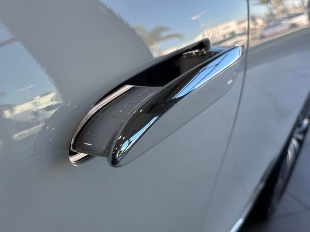 New 2026 MANUFAKTUR Moonlight White Metallic Mercedes-Benz E 350 image 6