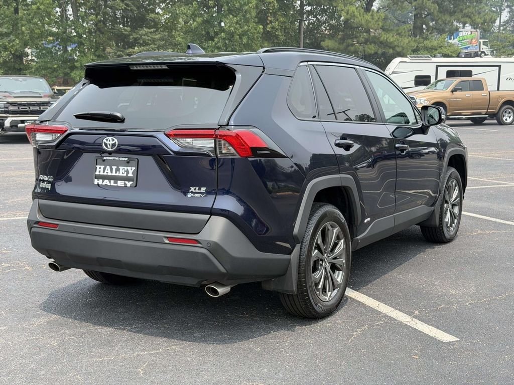 Certified Used 2025  Toyota XLE Premium image 20