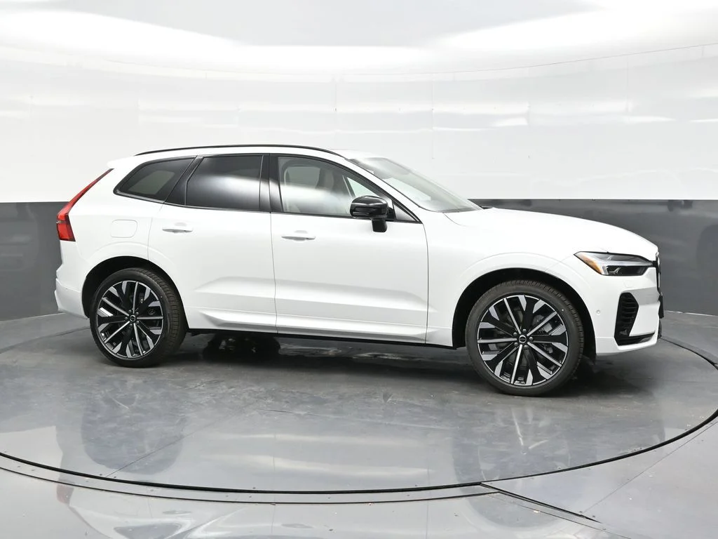 New 2026 Crystal White Volvo T8 Ultra image 8
