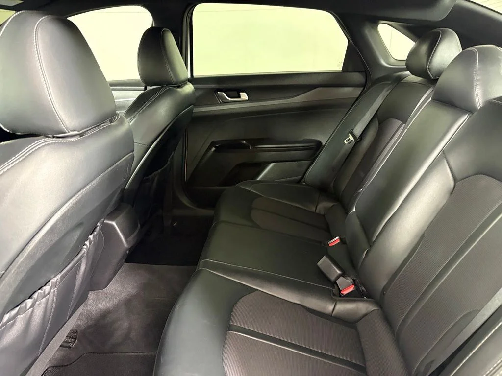 Used 2022 White Kia GT-Line image 35
